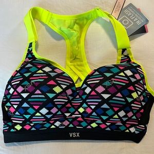 Victoria’s Secret VSX Sport Incredible Print Sport Bra NWT. Size 32C.